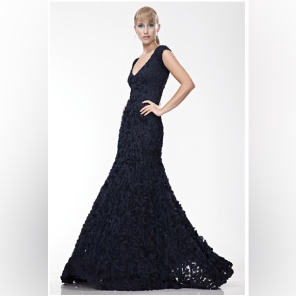 Gorgeous Theia Purple Gown in size 10 - Picture 5 of 6